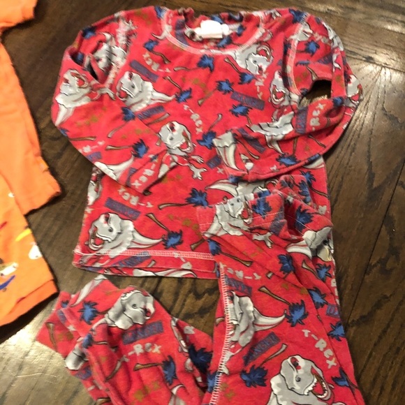 3 pairs Boys long & short pjs 3t 🦖 🎸 🐕 🛹 - Picture 2 of 5